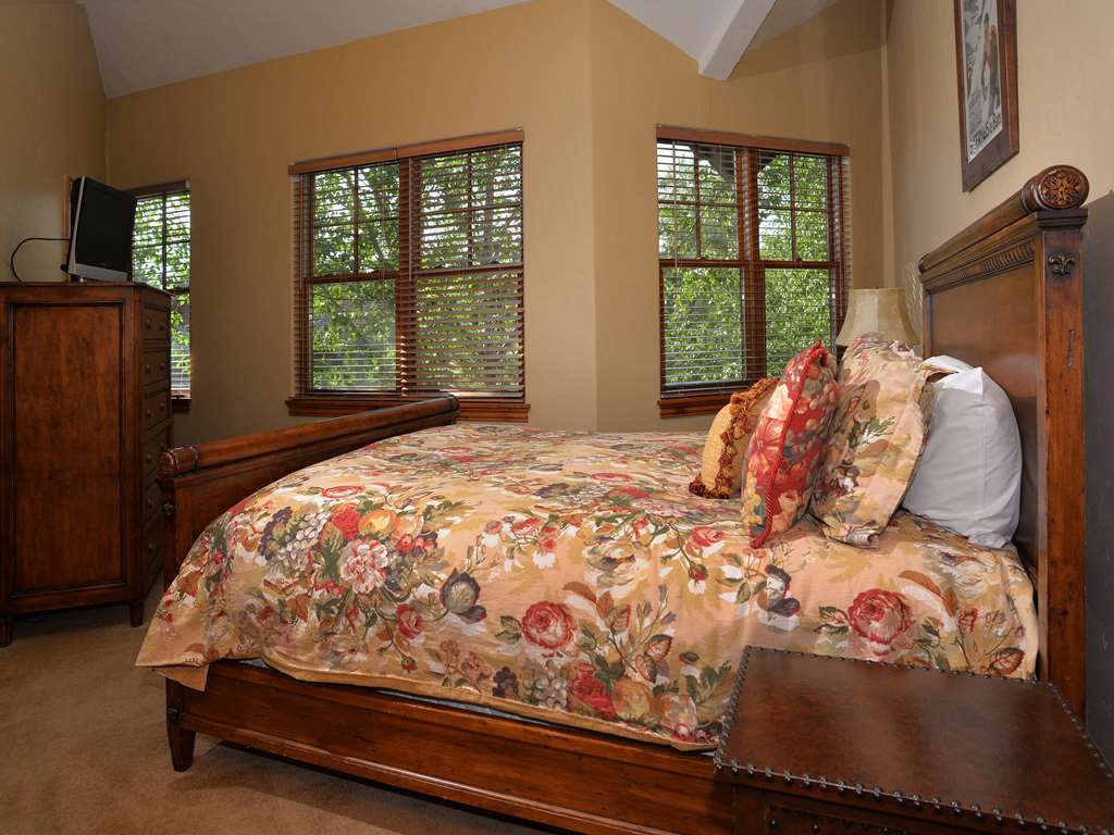 Lodge At Brookside Avon Village Room photo