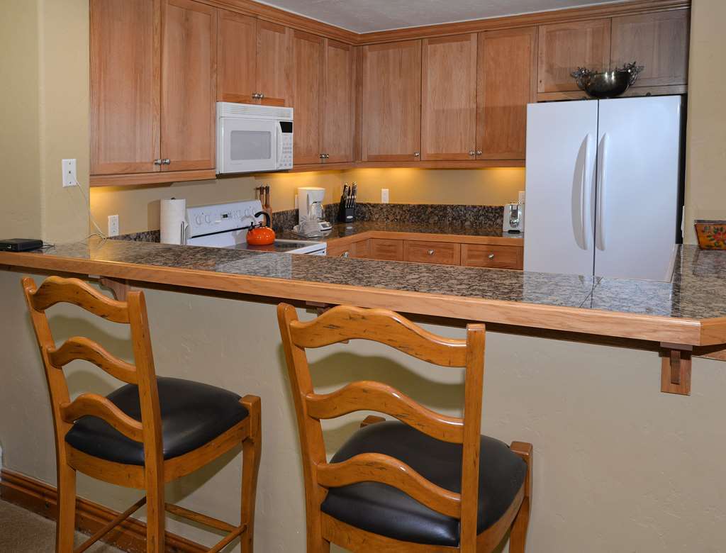 Lodge At Brookside Avon Village Room photo