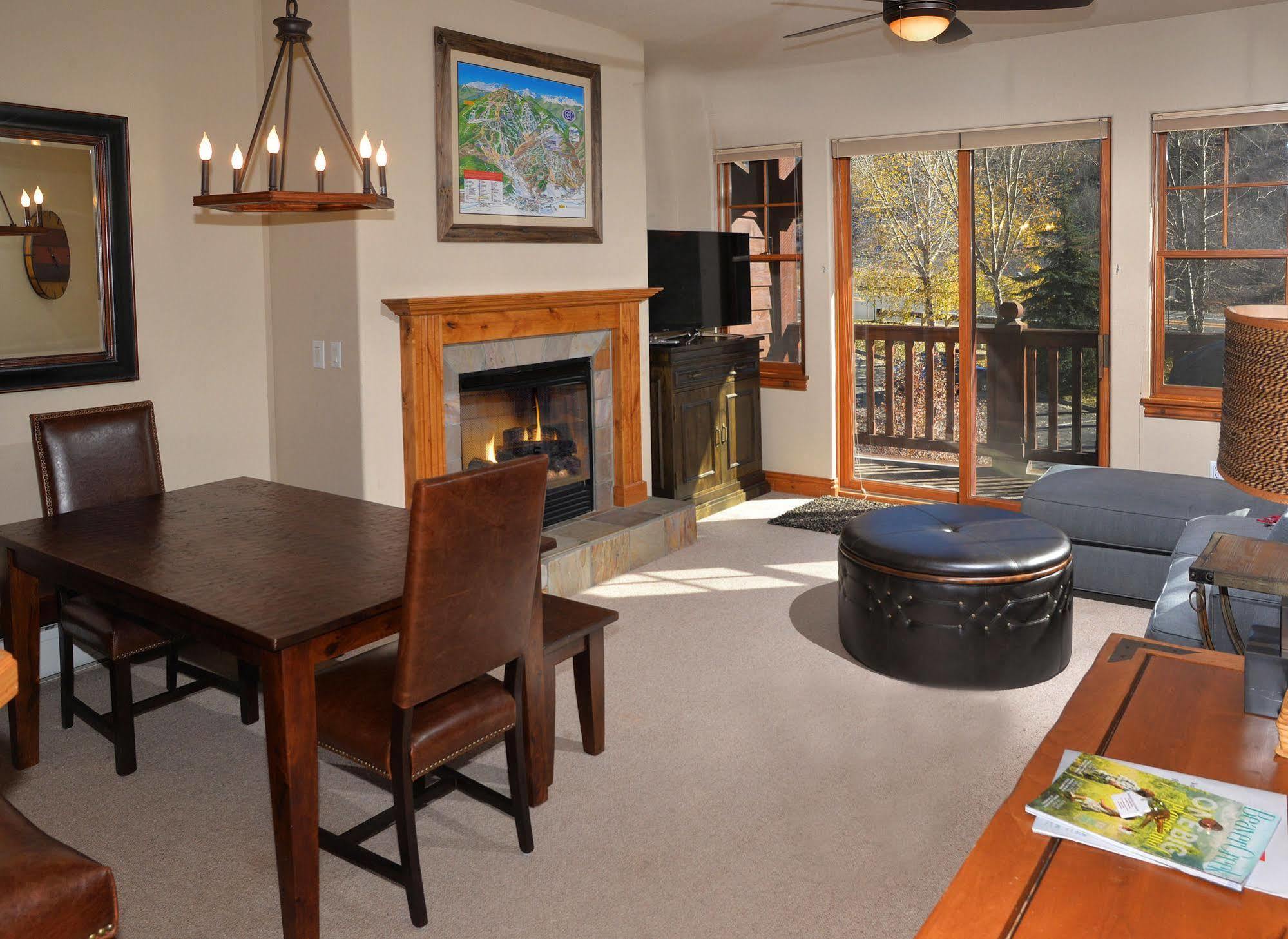 Lodge At Brookside Avon Village Exterior photo