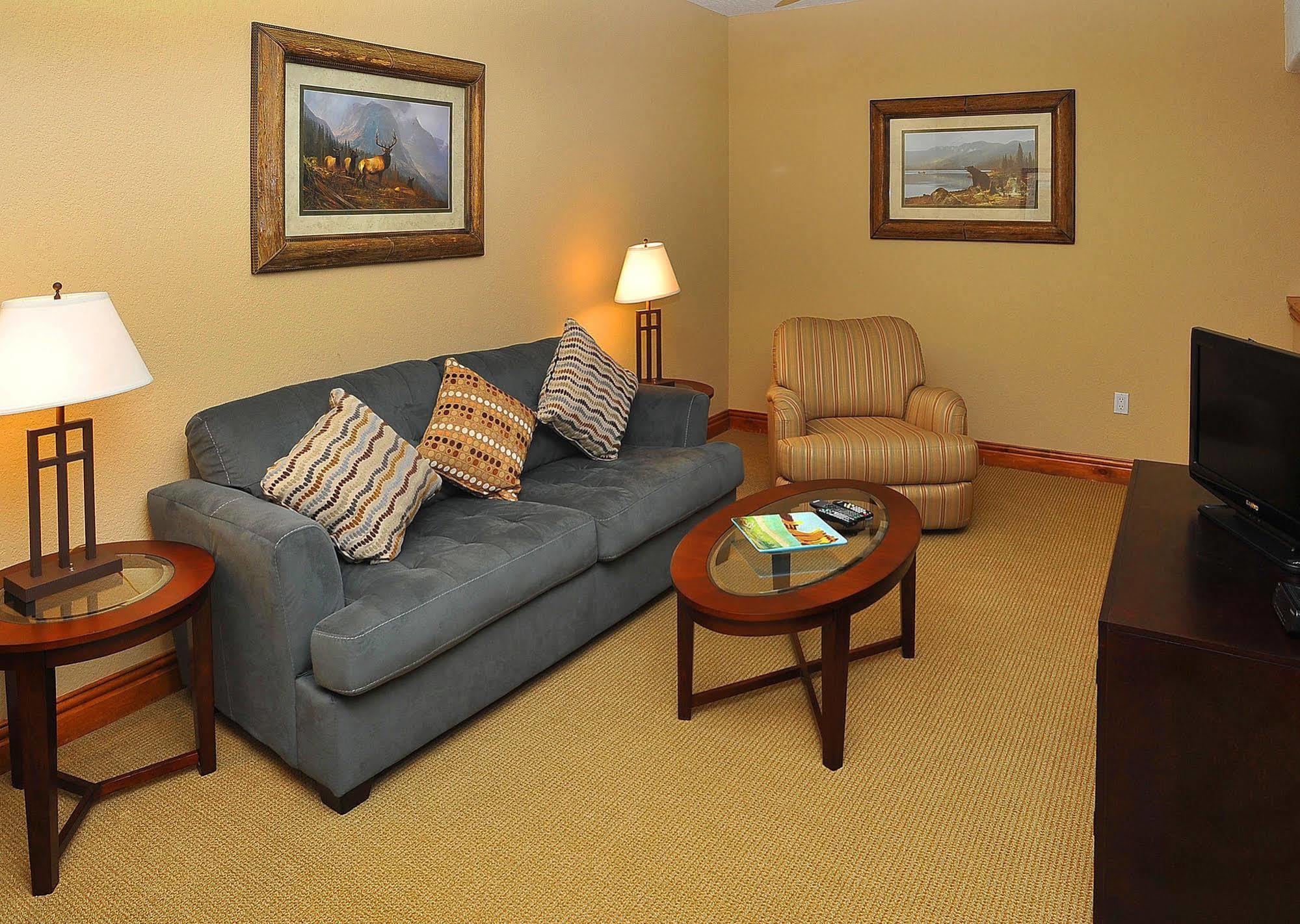 Lodge At Brookside Avon Village Exterior photo