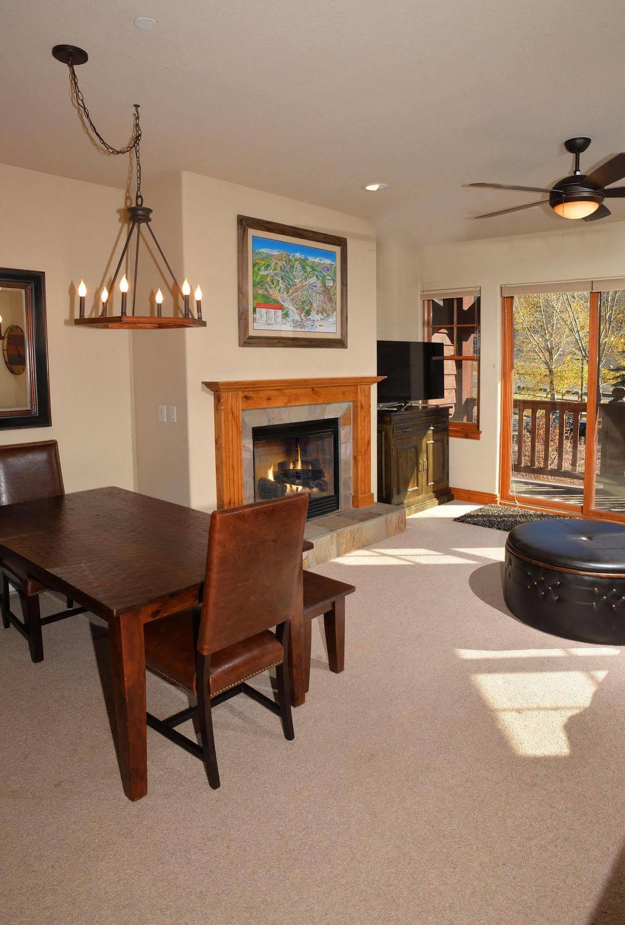 Lodge At Brookside Avon Village Exterior photo