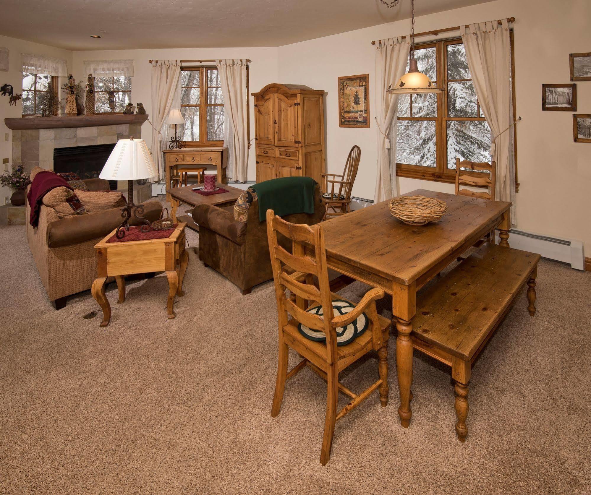 Lodge At Brookside Avon Village Exterior photo