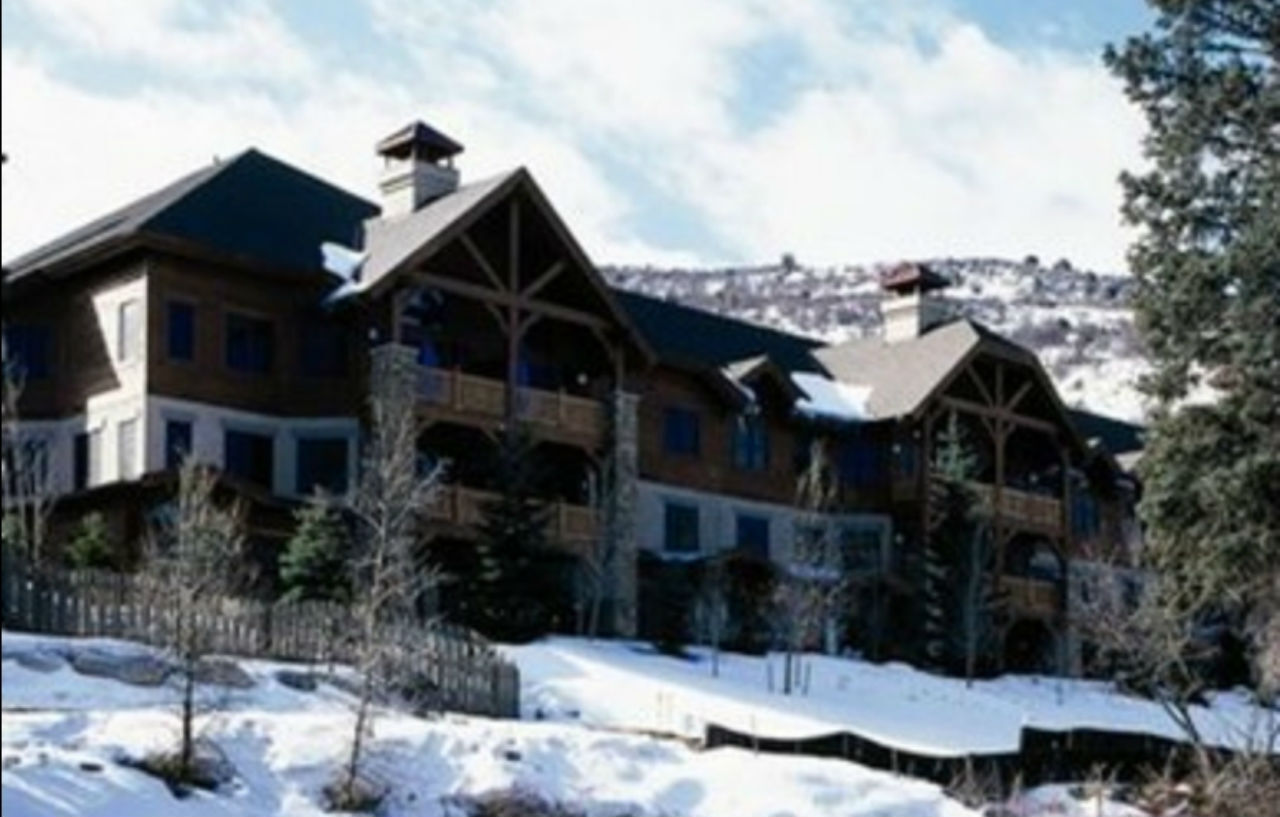 Lodge At Brookside Avon Village Exterior photo